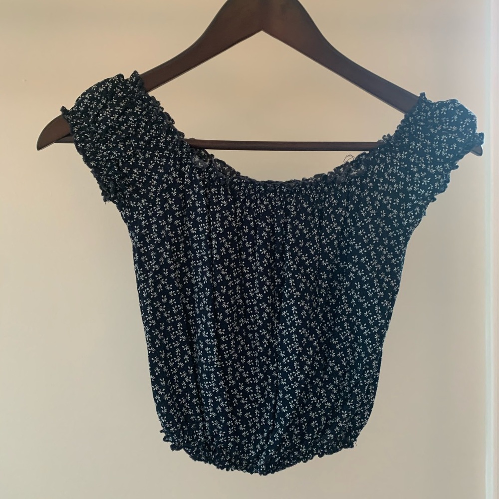 Brandy Melville off the shoulder shirt